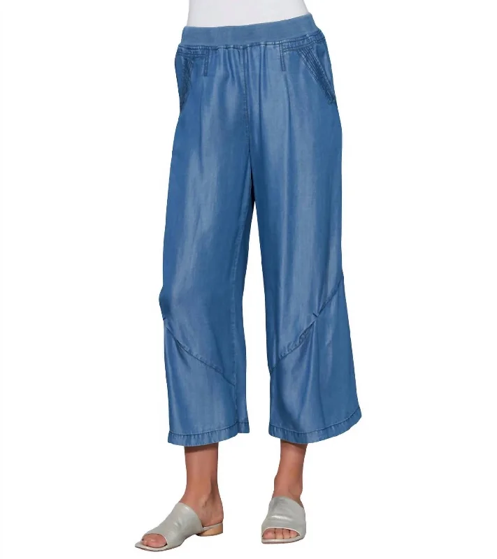 Women’s white Pants-Details Flood Pants In Medium Wash