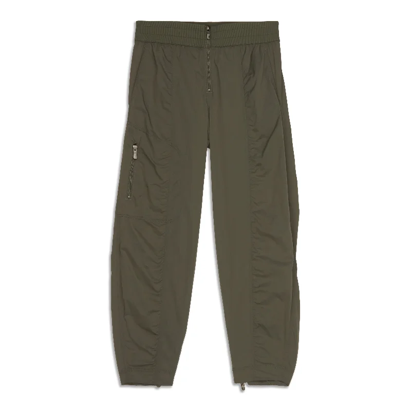 Green all-season Pants-Front-Zip Mid-Rise Ruched Crop - Resale