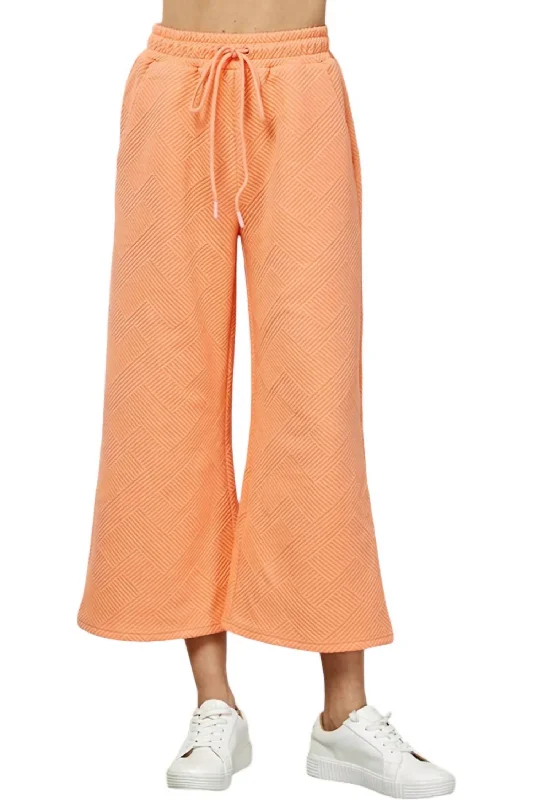 Black soft Pants-Textured Soft Cropped Wide Pants In Peach